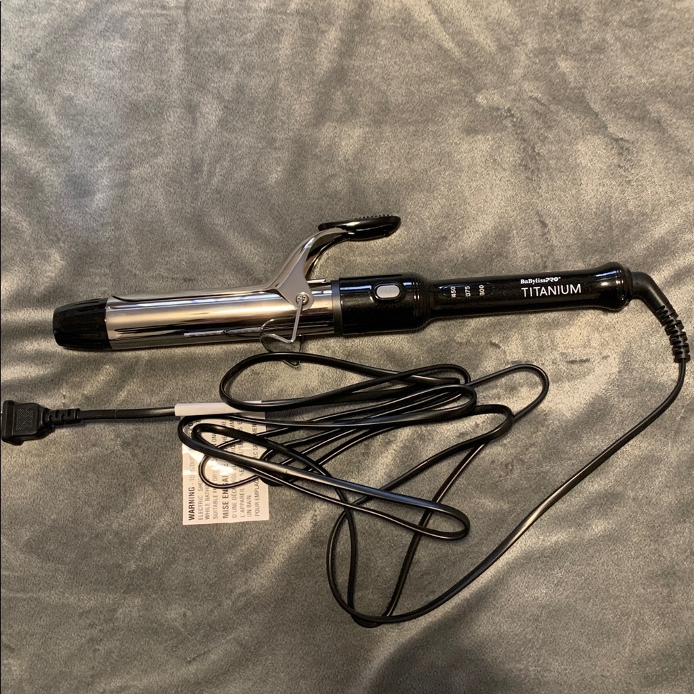 {Like New} BabylissPRO Curling Iron
1.25"